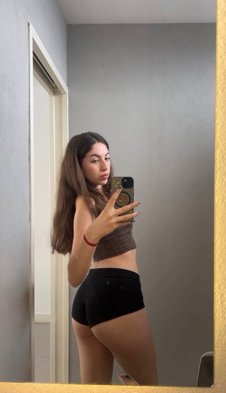 Amber in her underwear in Shizuoka