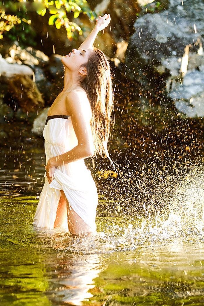 Marie Avgeropoulos in Shizuoka