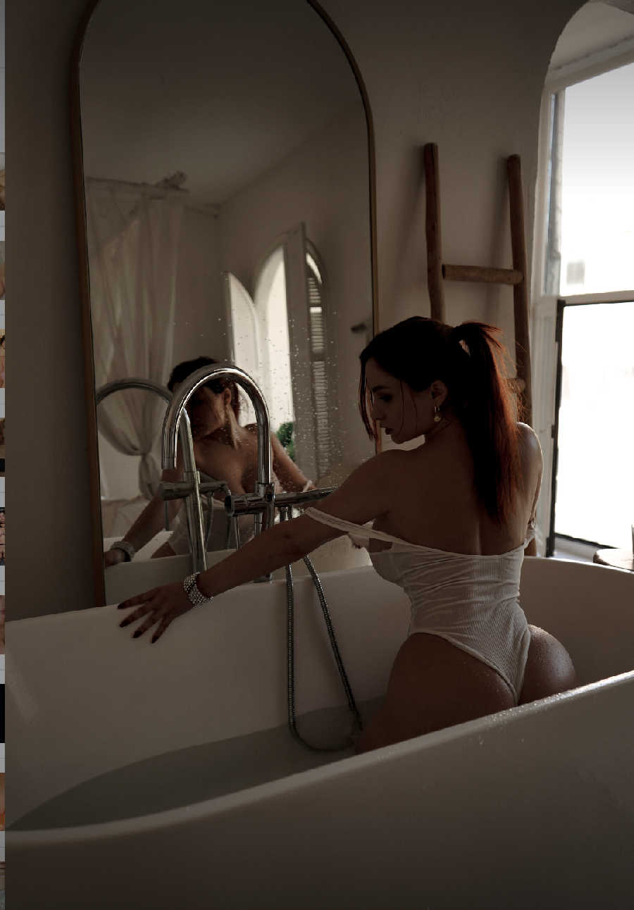 A playful frame from Miranda Faith nude — online in Shizuoka