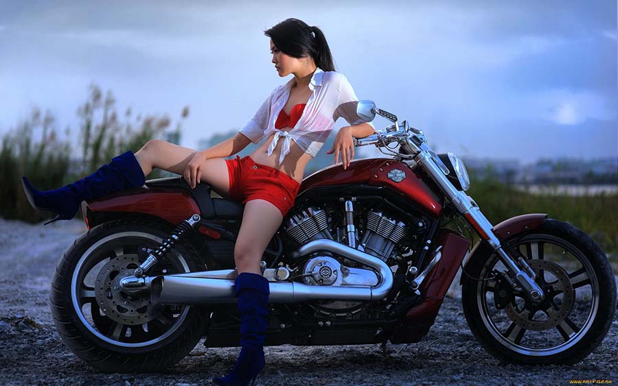 Beautiful girls and motorcycles in Shizuoka