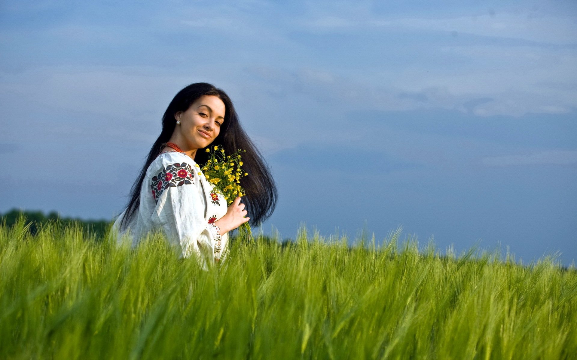 Girls in Slavic costumes in Shizuoka