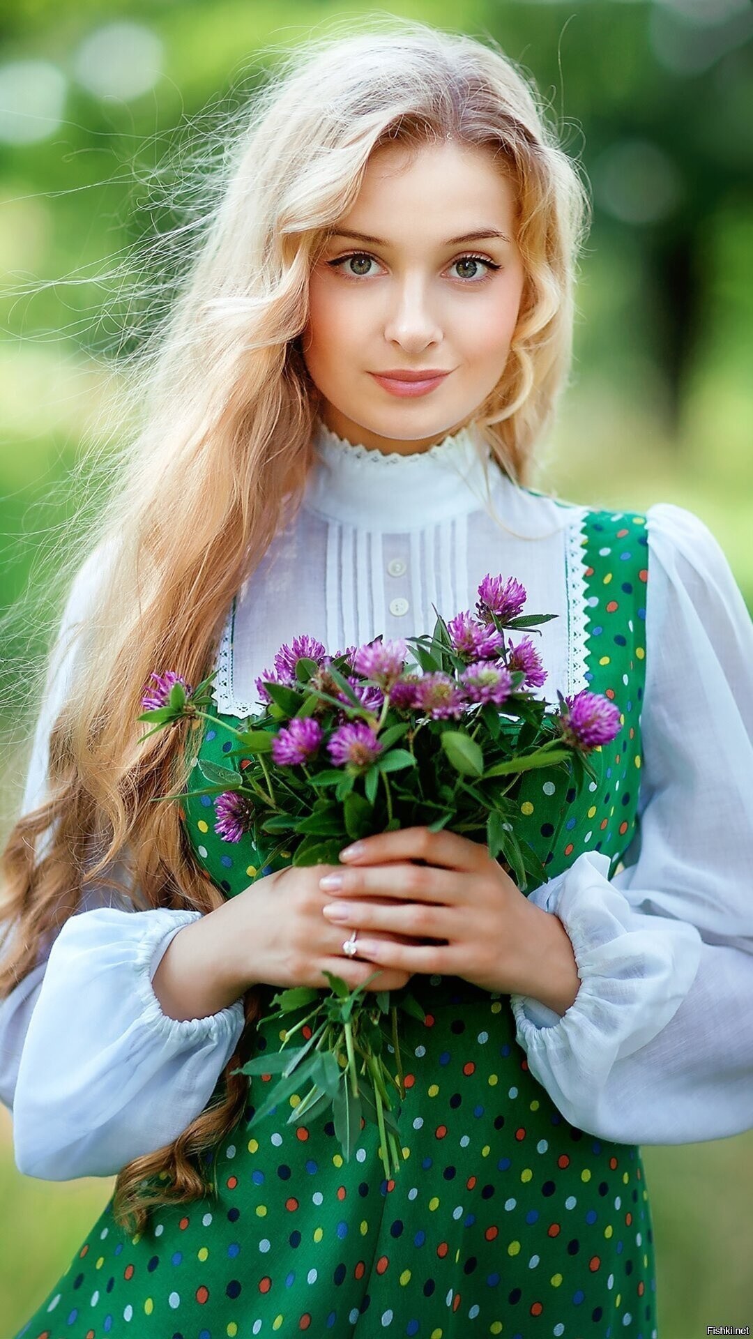 Girls in Slavic costumes in Shizuoka